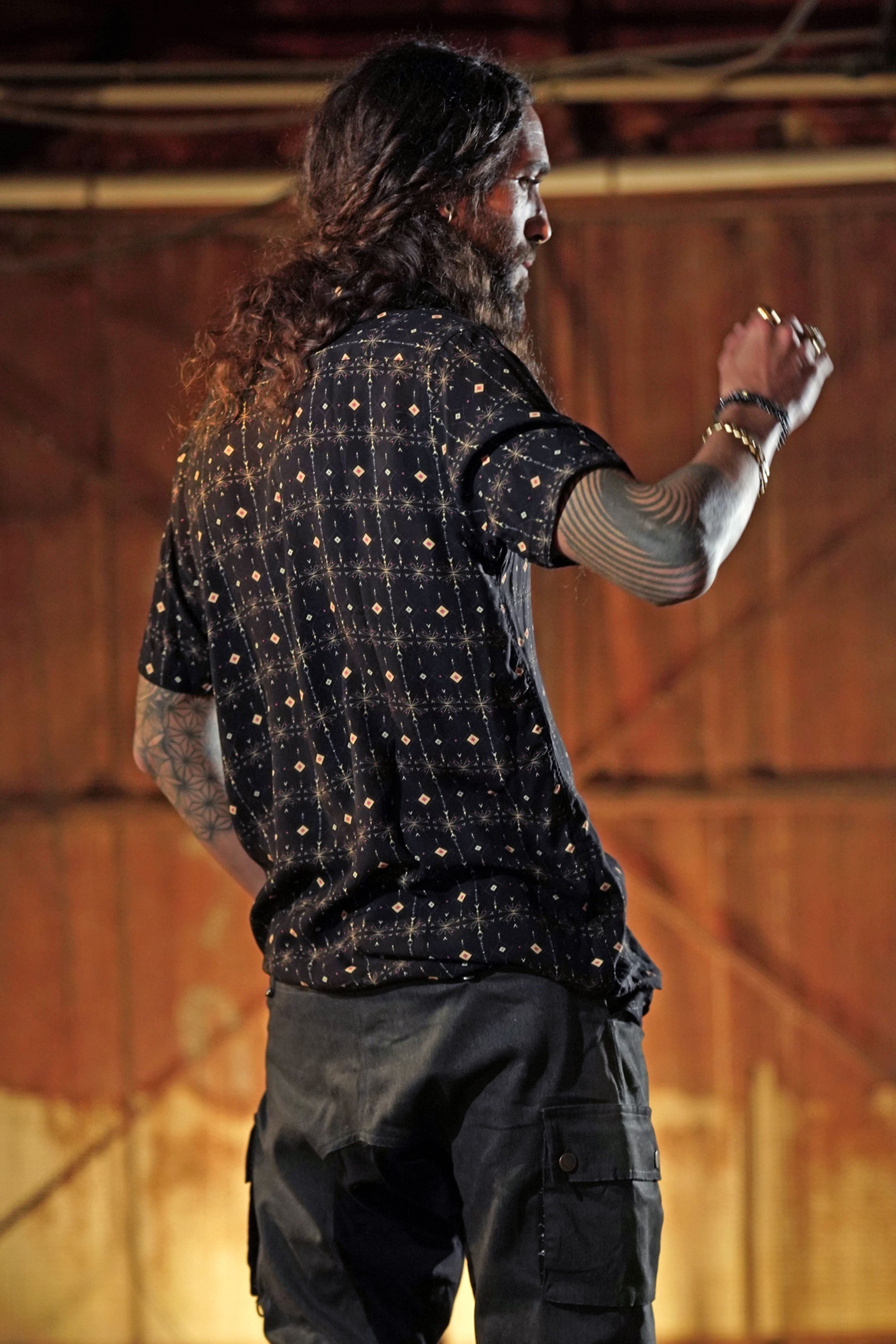 מכופתרת גברים->זיקוקים