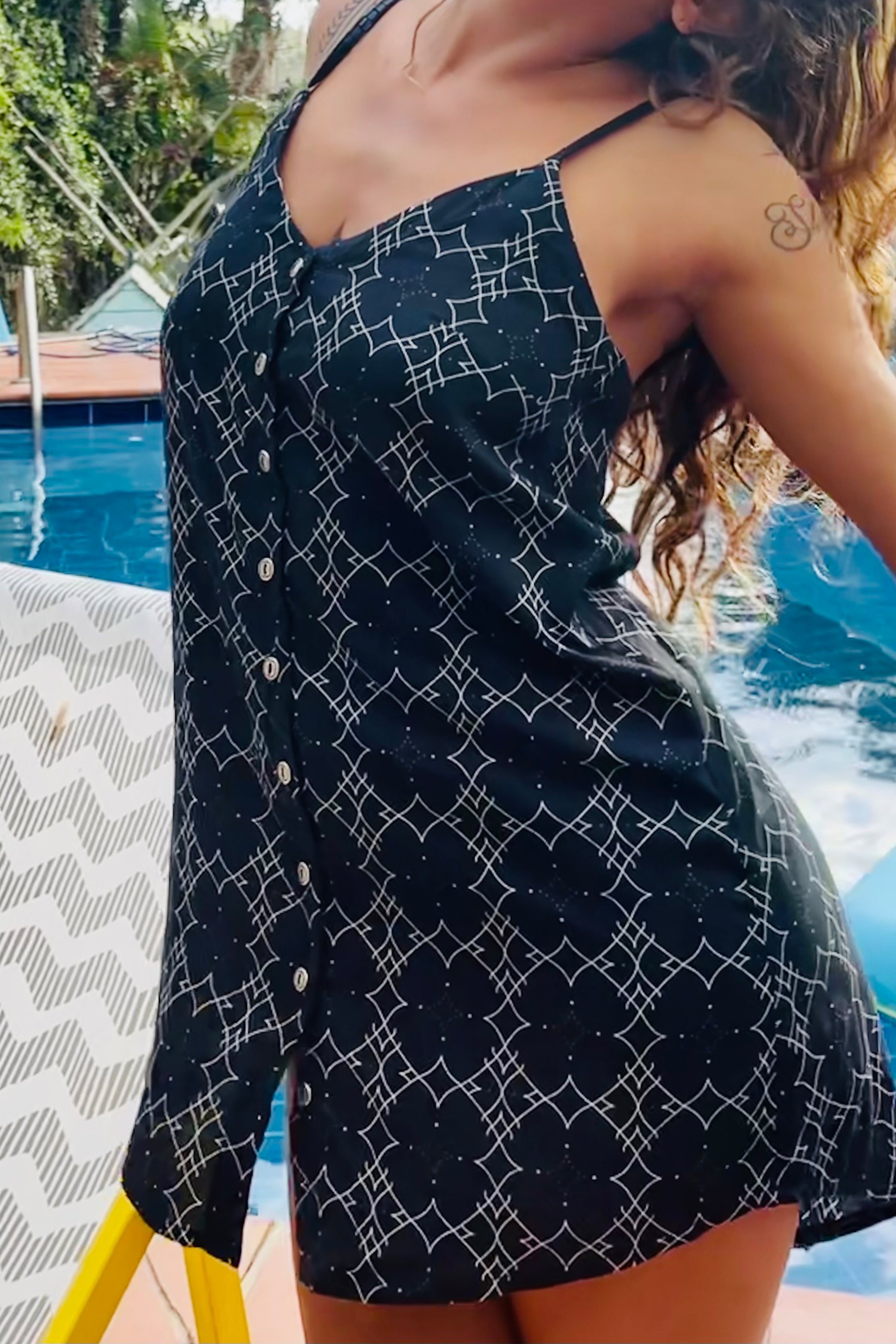 Short dress with buttons