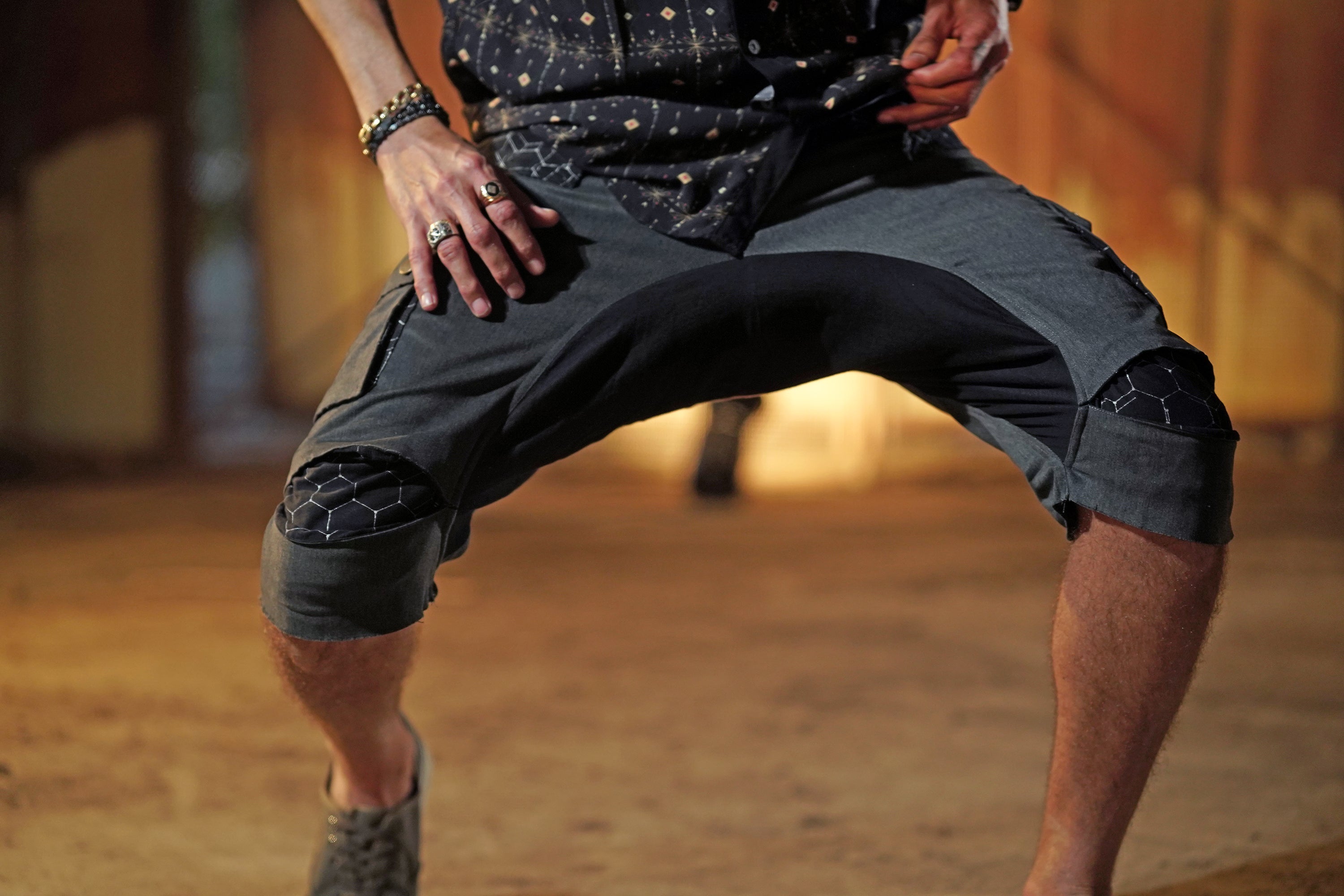 Out of my way world, I got my Cargo pants on today !