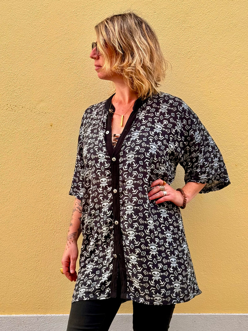 Unisex Button Shirt --> BW Faluja Print